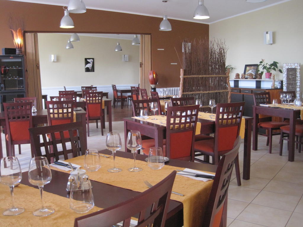 Hotel Restaurant Rive Gauche Bessines-sur-Gartempe Esterno foto