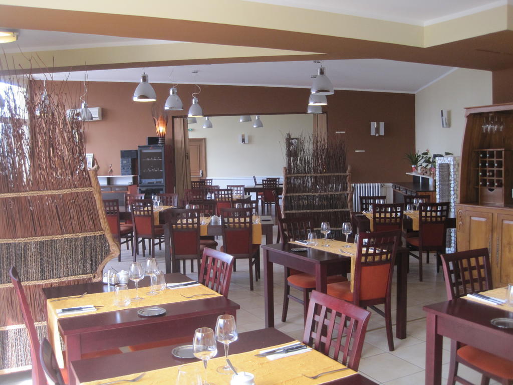 Hotel Restaurant Rive Gauche Bessines-sur-Gartempe Esterno foto