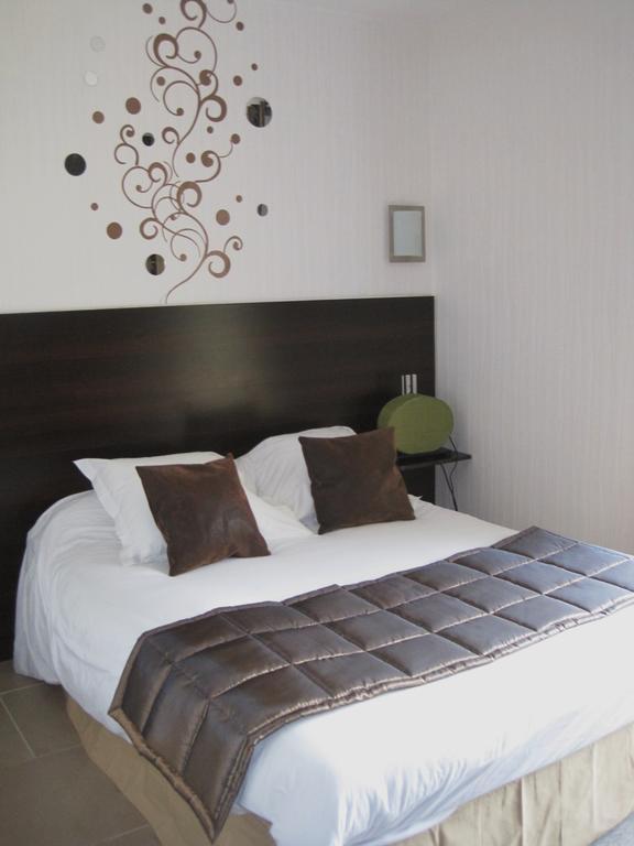 Hotel Restaurant Rive Gauche Bessines-sur-Gartempe Esterno foto