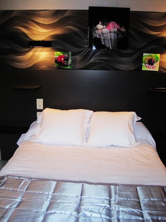 Hotel Restaurant Rive Gauche Bessines-sur-Gartempe Esterno foto