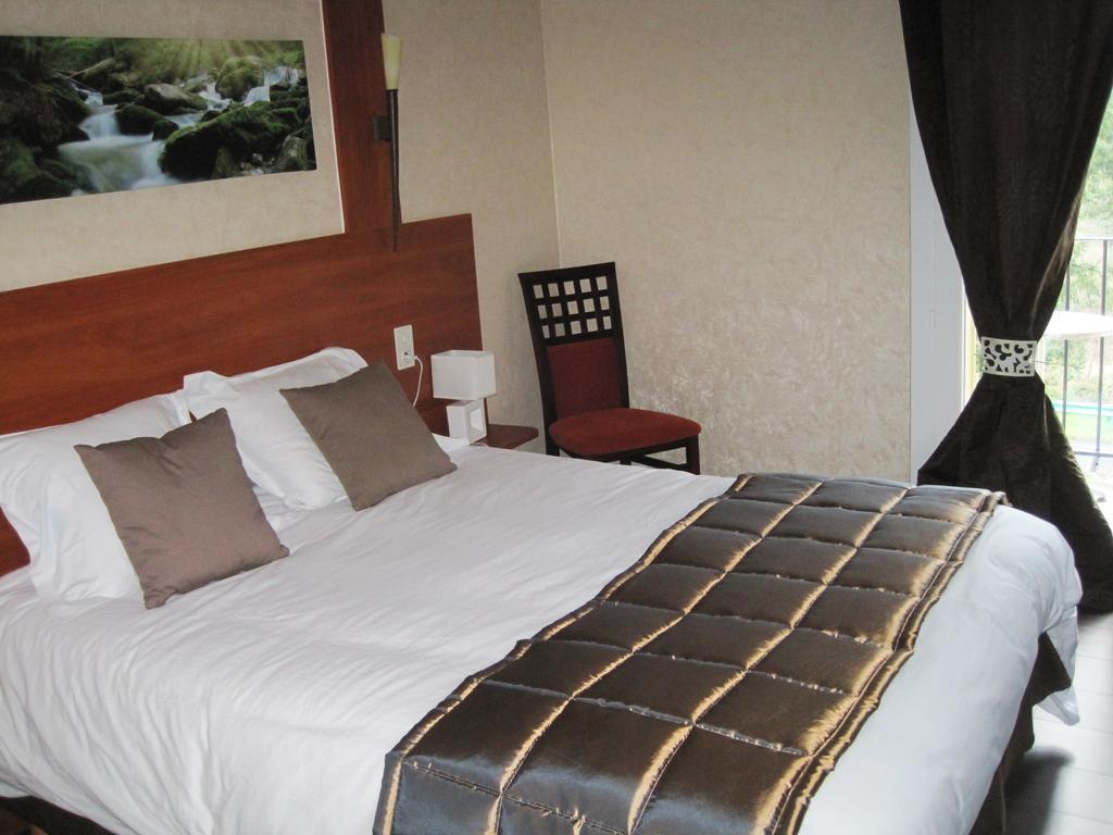 Hotel Restaurant Rive Gauche Bessines-sur-Gartempe Esterno foto